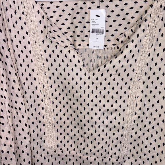 COPY - Lane Bryant Woman's Blouse Rolled Tab Long Sleeves Size 28 NWT - Picture 3 of 13